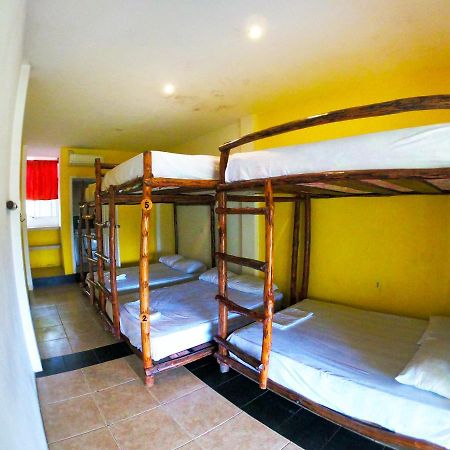 Kiwi Suites Hostel Montañita Dış mekan fotoğraf