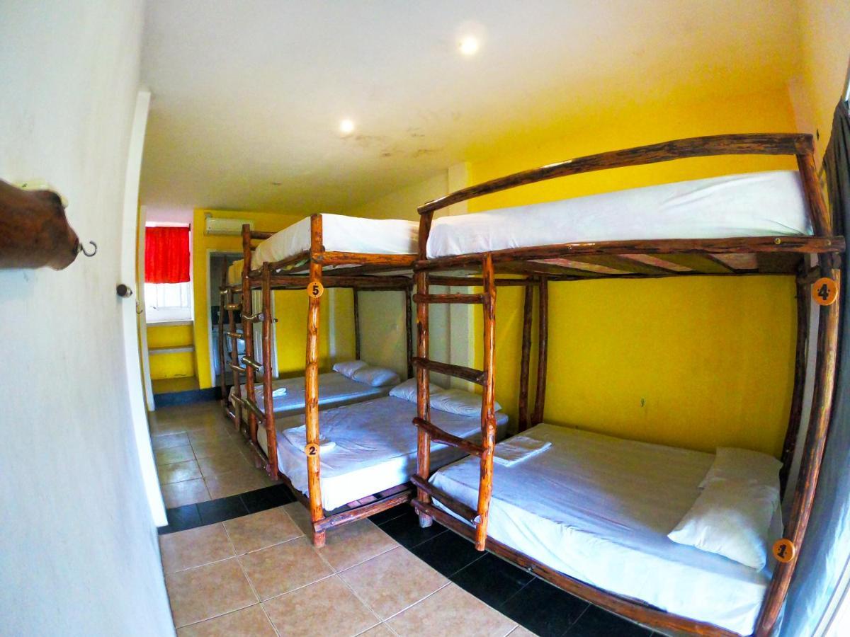 Kiwi Suites Hostel Montañita Dış mekan fotoğraf