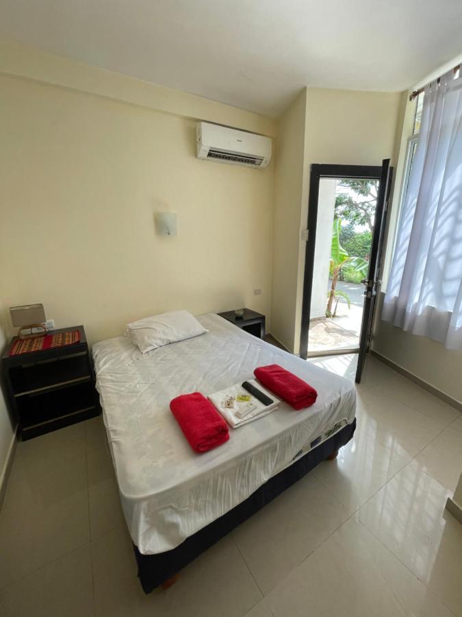 Kiwi Suites Hostel Montañita Dış mekan fotoğraf