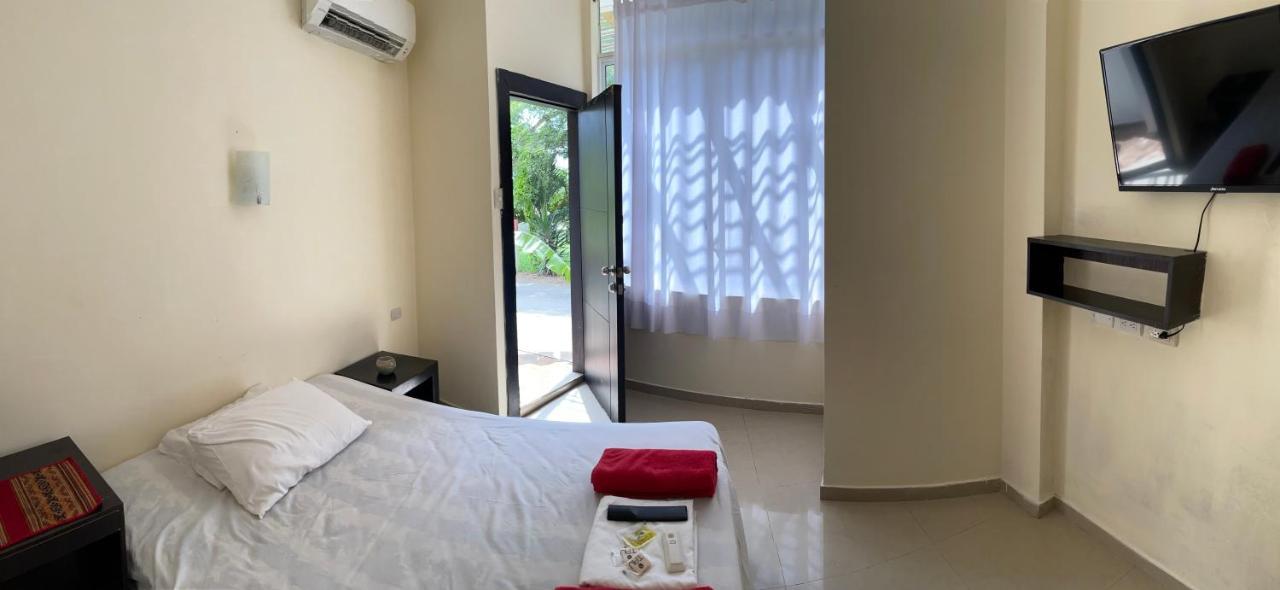 Kiwi Suites Hostel Montañita Dış mekan fotoğraf
