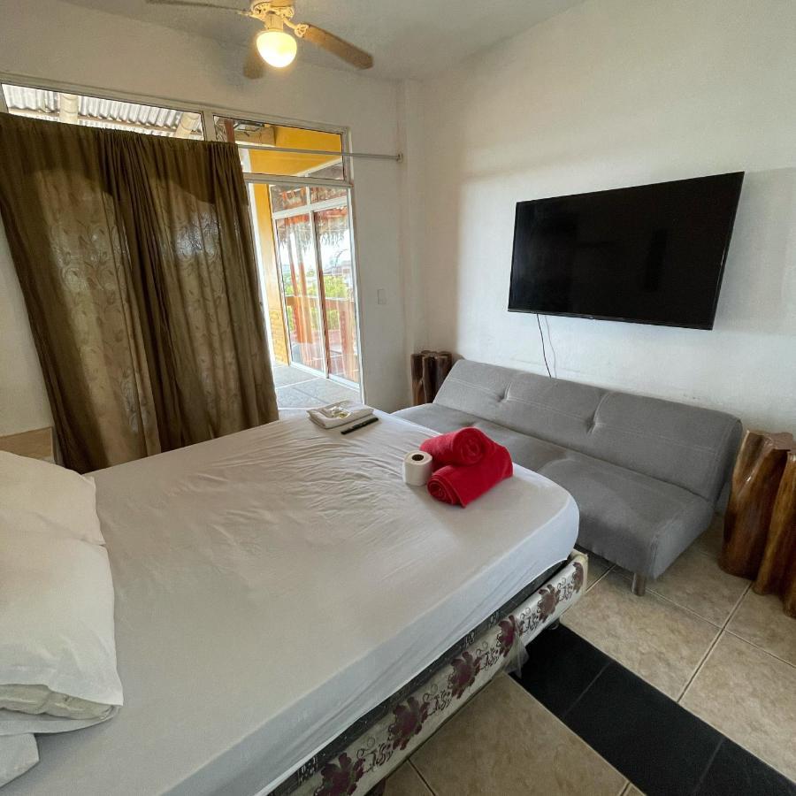 Kiwi Suites Hostel Montañita Dış mekan fotoğraf