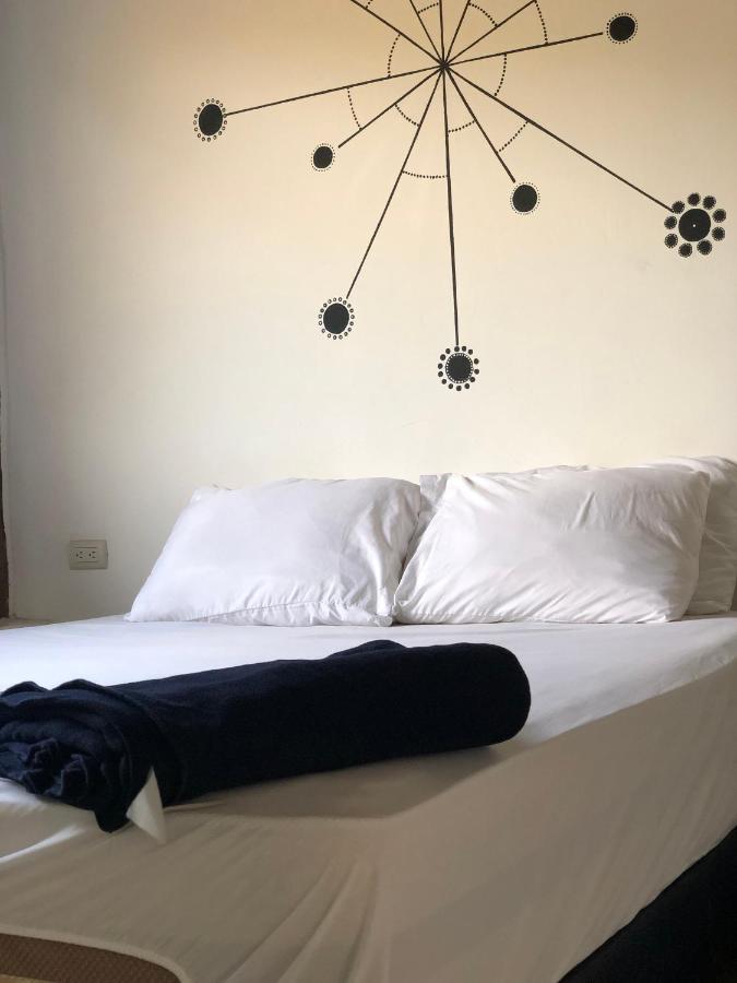 Kiwi Suites Hostel Montañita Dış mekan fotoğraf