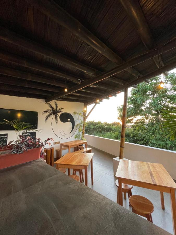 Kiwi Suites Hostel Montañita Dış mekan fotoğraf