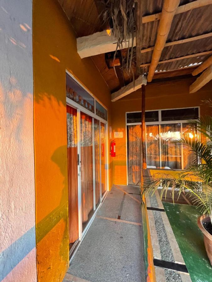 Kiwi Suites Hostel Montañita Dış mekan fotoğraf